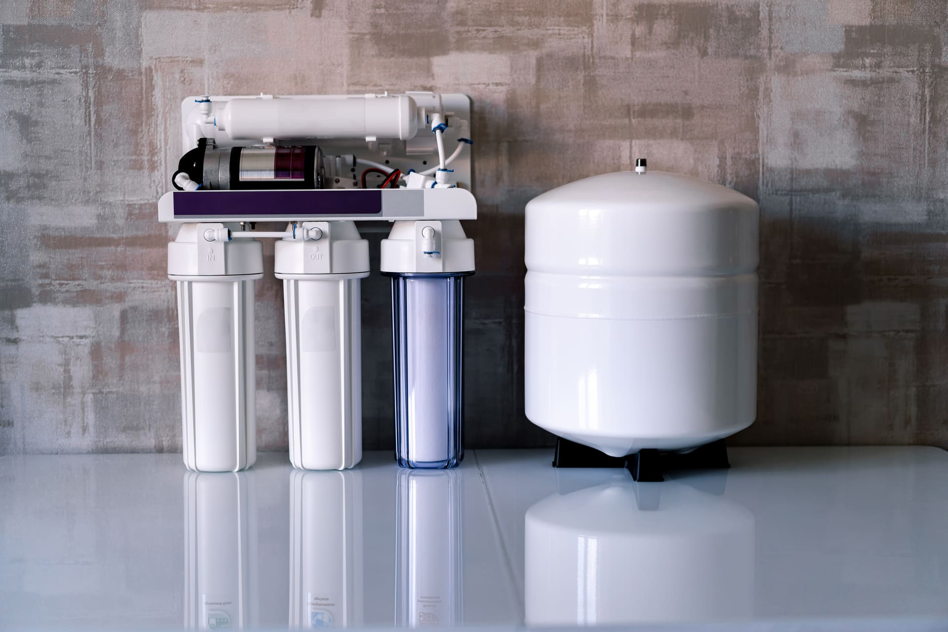 reverse-osmosis-water-purification-system-home-installed-water-purification-filters-clear-water-concept